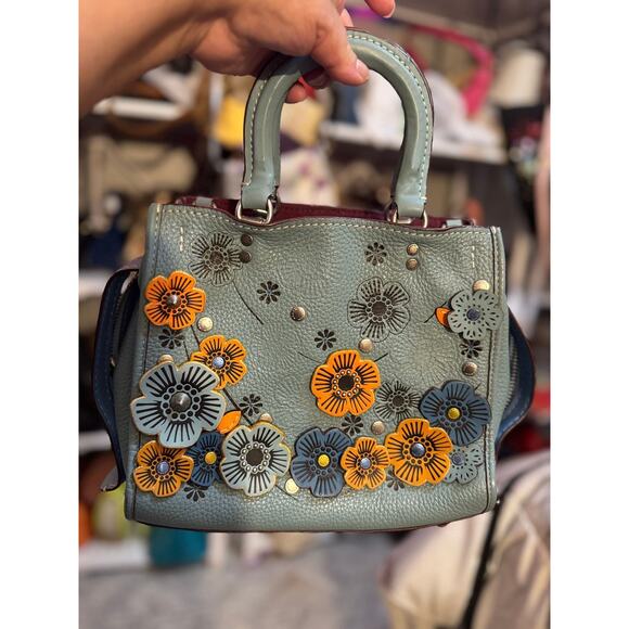 A572 Coach tea rose 1941 light blue w strap - Picture 2 of 7